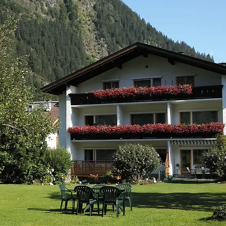 Gastehaus Ahornblick Mayrhofen